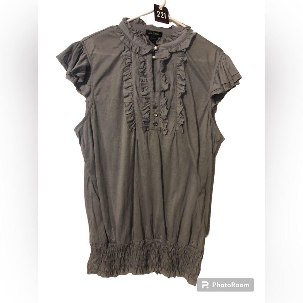 SAM & MAX Gray Ruffled Top Sz Sz XL